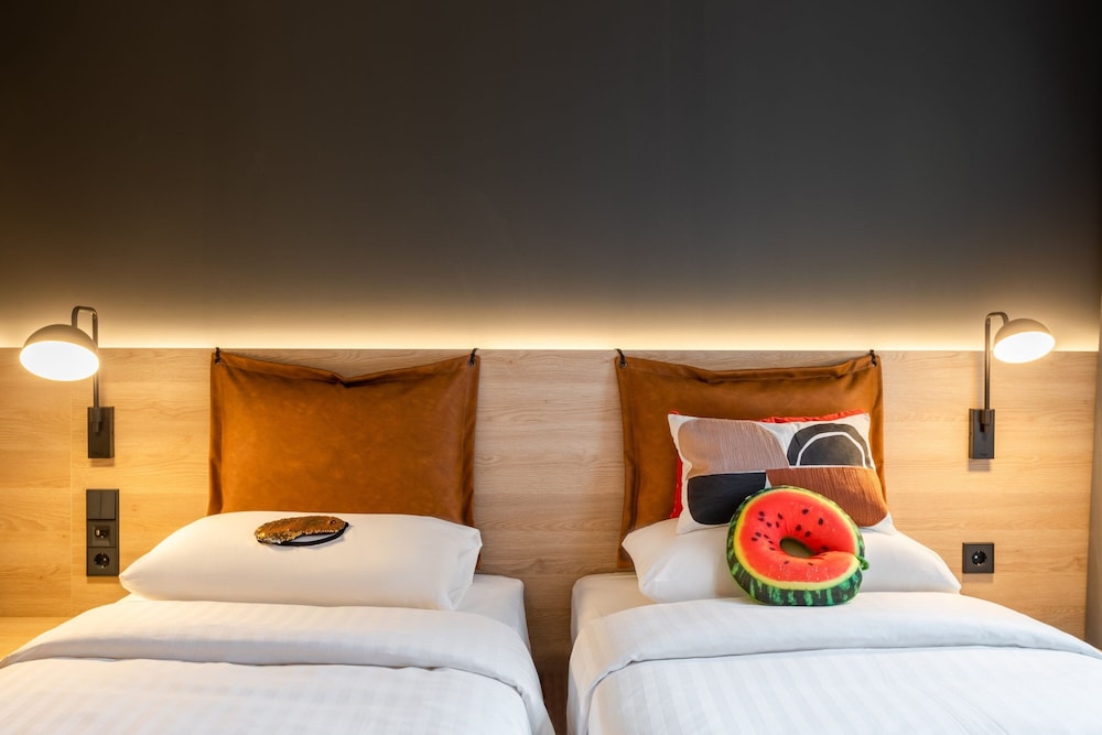 Room, 2 Twin Beds - Photo 6