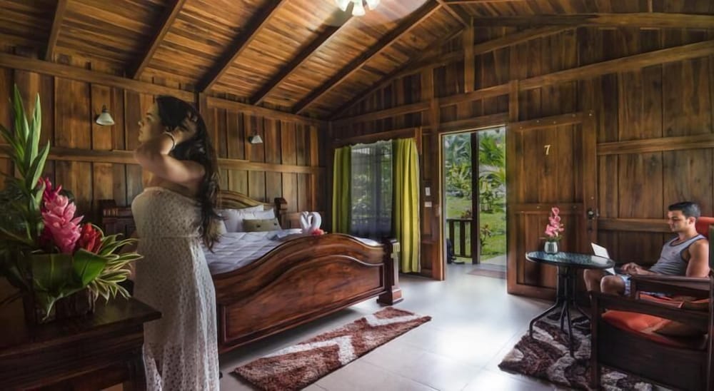Romantic Cabin, 1 King Bed photo 1