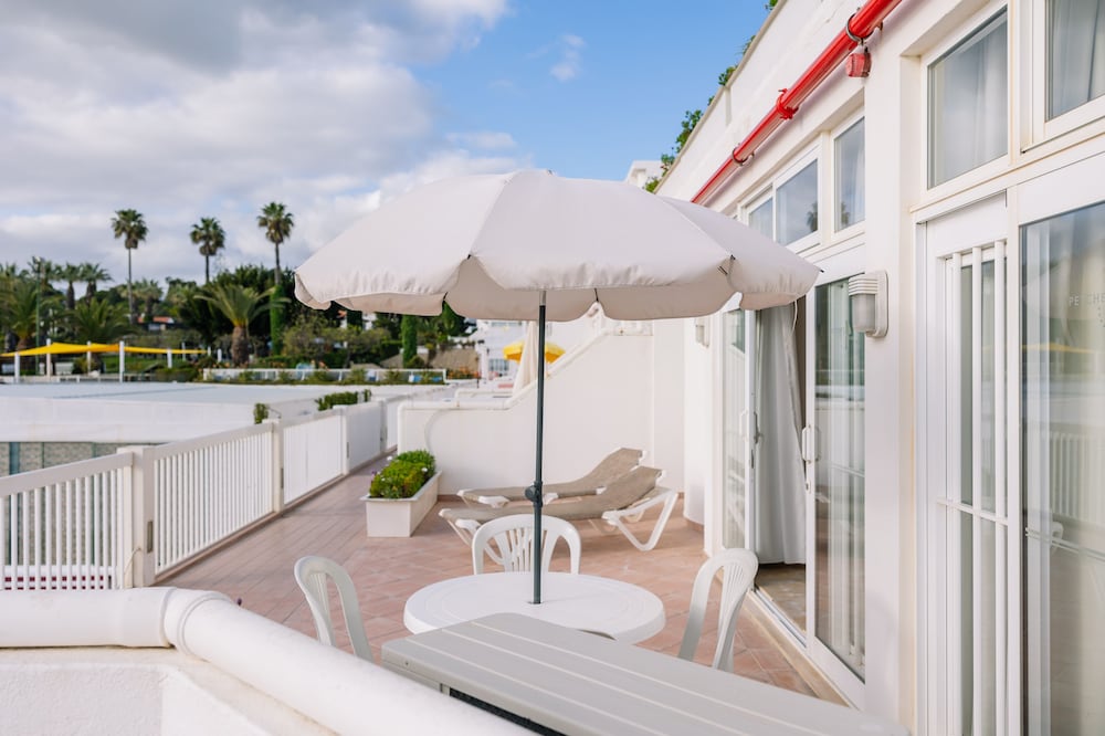 Deluxe Apartment , 2 bedrooms, Sea or Pool View ( 6 Pax) - Photo 8