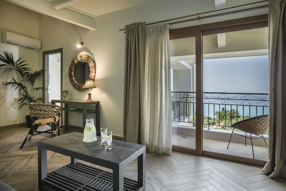 Master Suite, Sea View - Photo 3