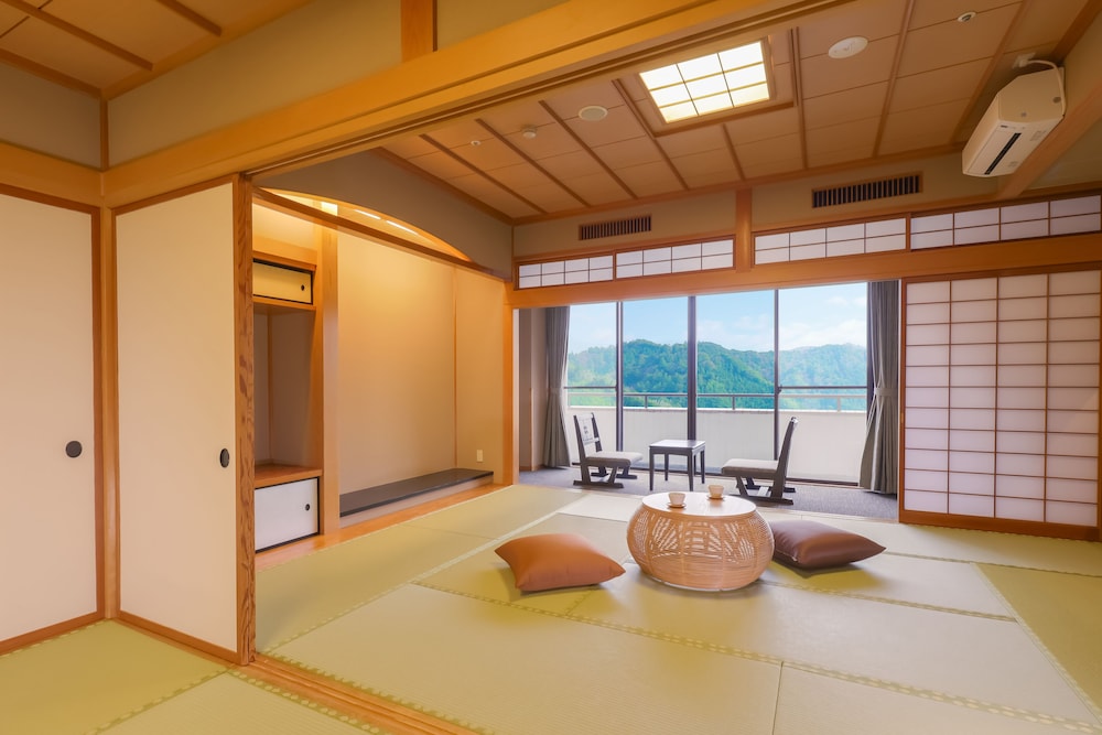 Superior Japanese-Style-Room with 10+6 Tatami mats - Indoor Bath - Non-Smoking photo 1