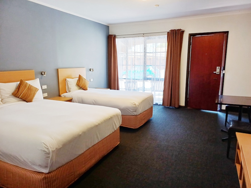 Economy Twin Room photo 1