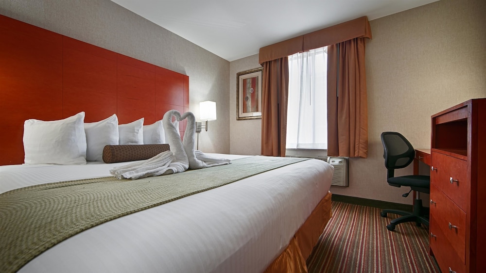 Standard Room, 1 King Bed, Non Smoking, Jetted Tub photo 2