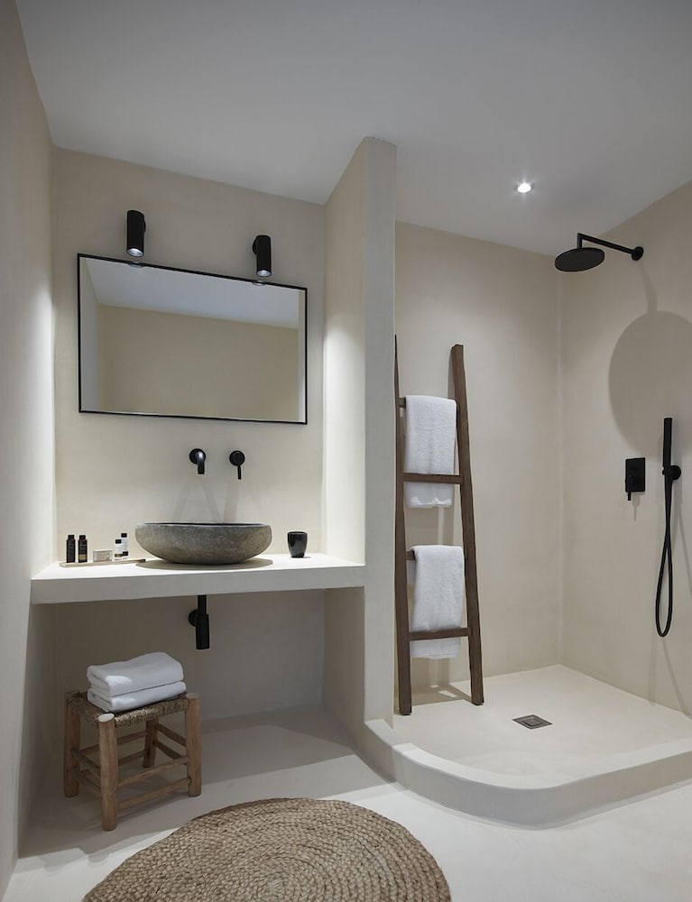 Front Sea View Suite (Outdoor Mini Plunge Pool) - Photo 11