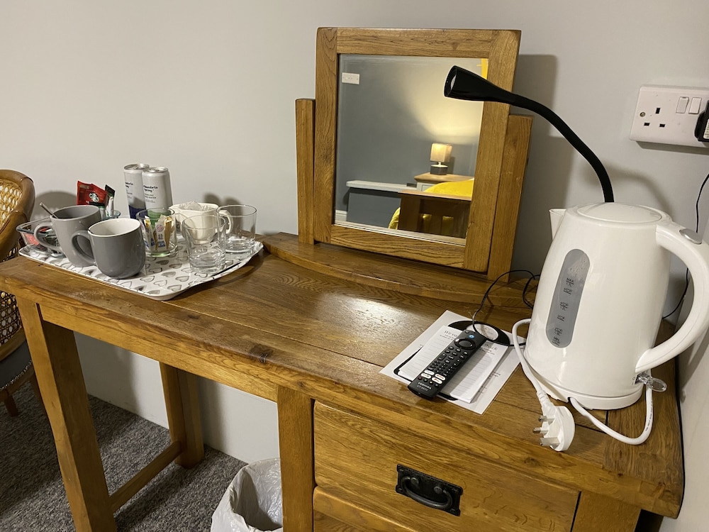 Superior Shared Dormitory, Ensuite photo 3
