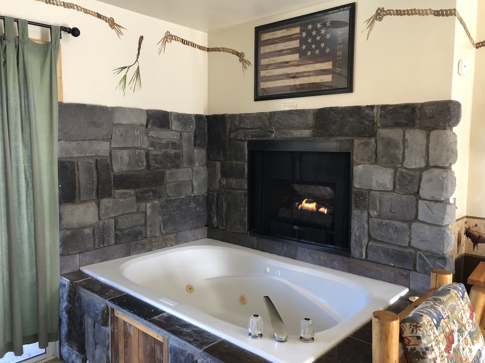 Family Suite, 1 Bedroom, Jetted Tub, Lake View photo 1