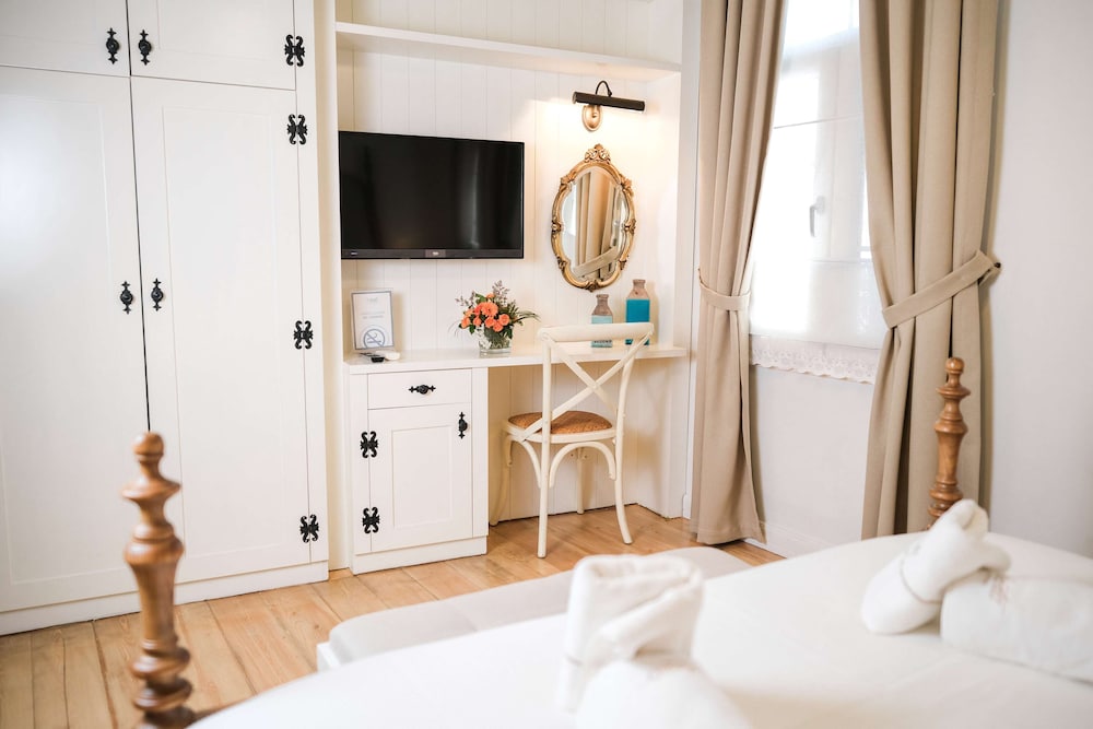 Presidential Suite (with Jacuzzi on Terrace) photo 2
