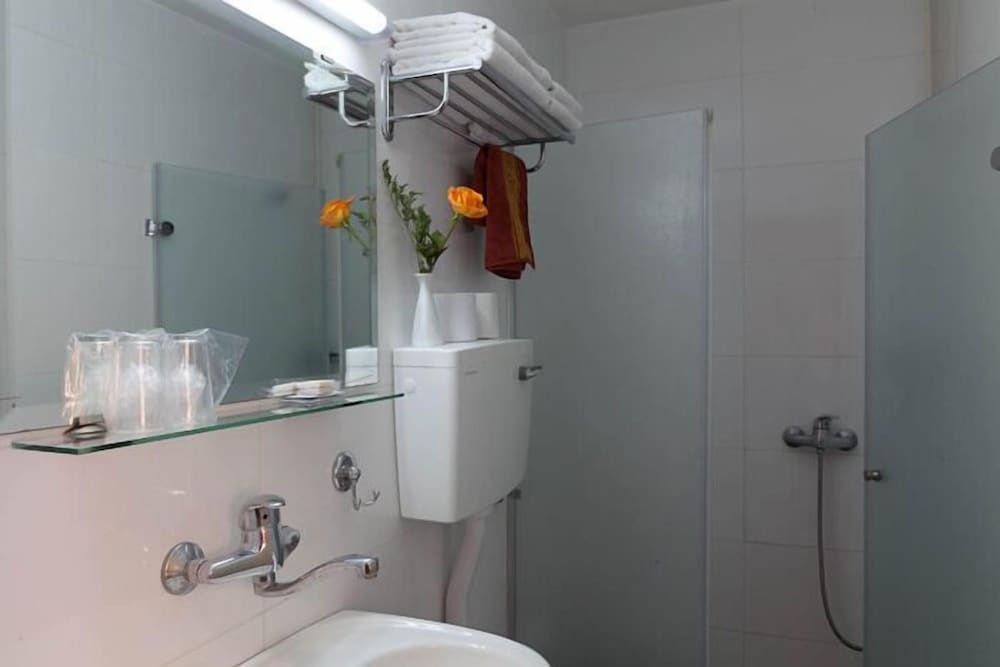 Standard Double Or Twin Room photo 3