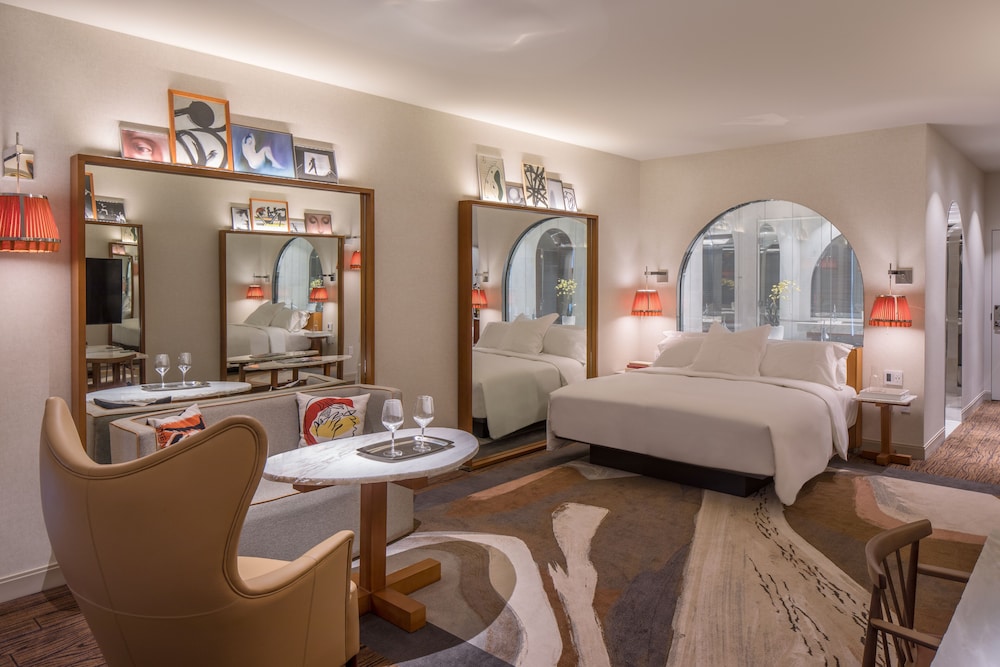 Deluxe Room, 1 King Bed, City View