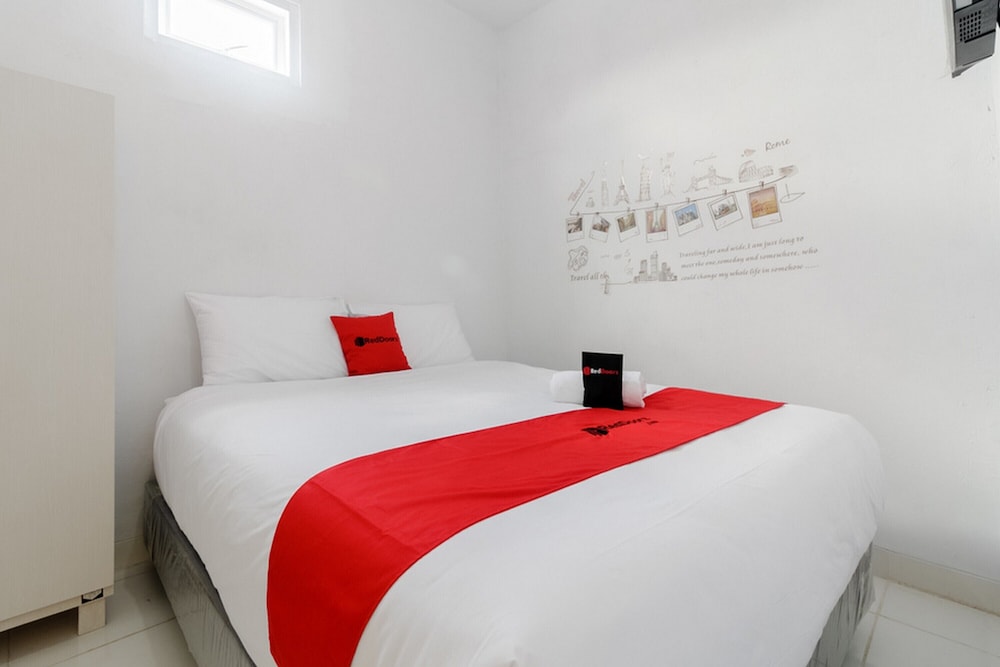 Double Room (Reddoorz) - Photo 1