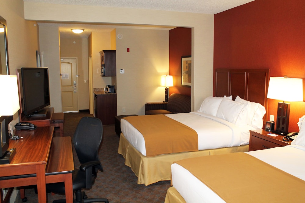 Suite, 2 Queen Beds, Accessible