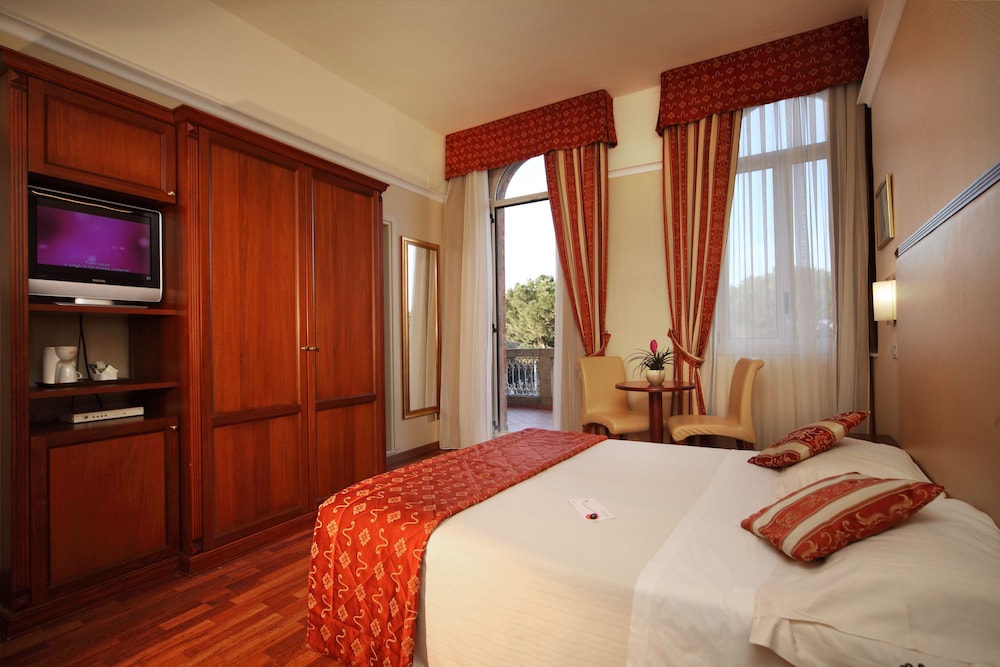 Novecento Double Room Single Use - Photo 6