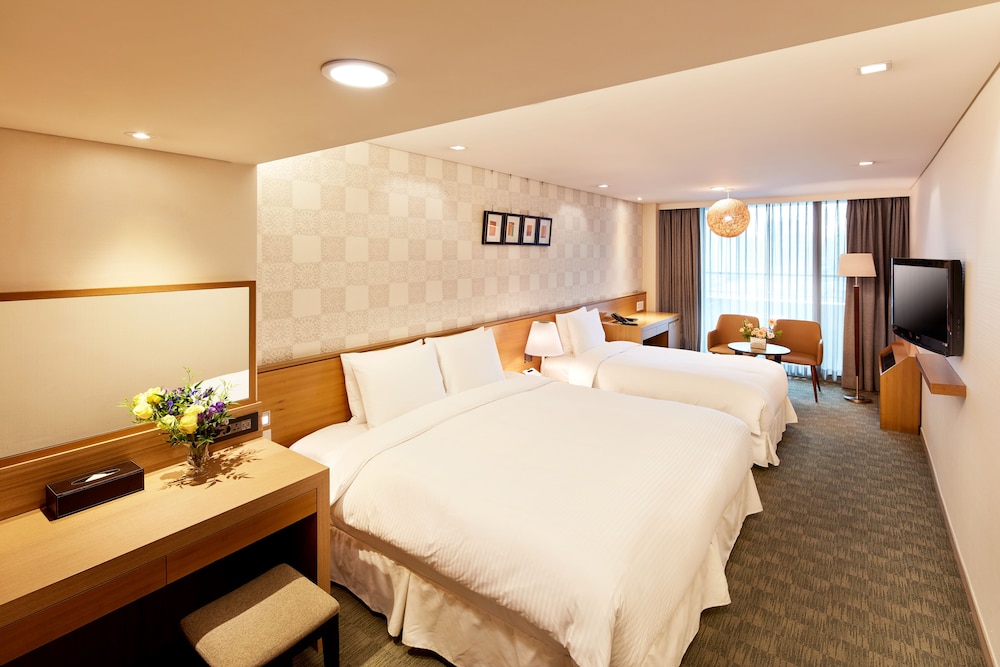 Deluxe Family Twin Room with Balcony photo 1