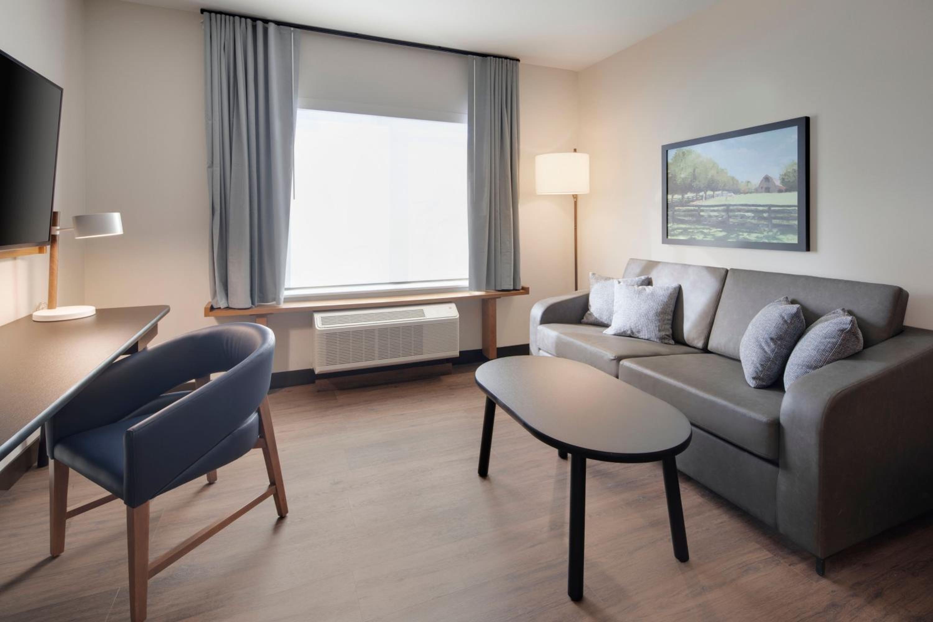 Executive King Suite with Sofa Bed - Photo 5