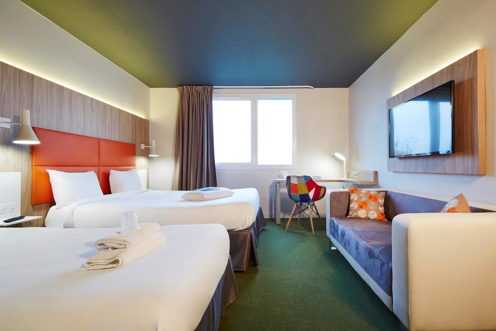 Standard Room, Multiple Beds - Photo 2