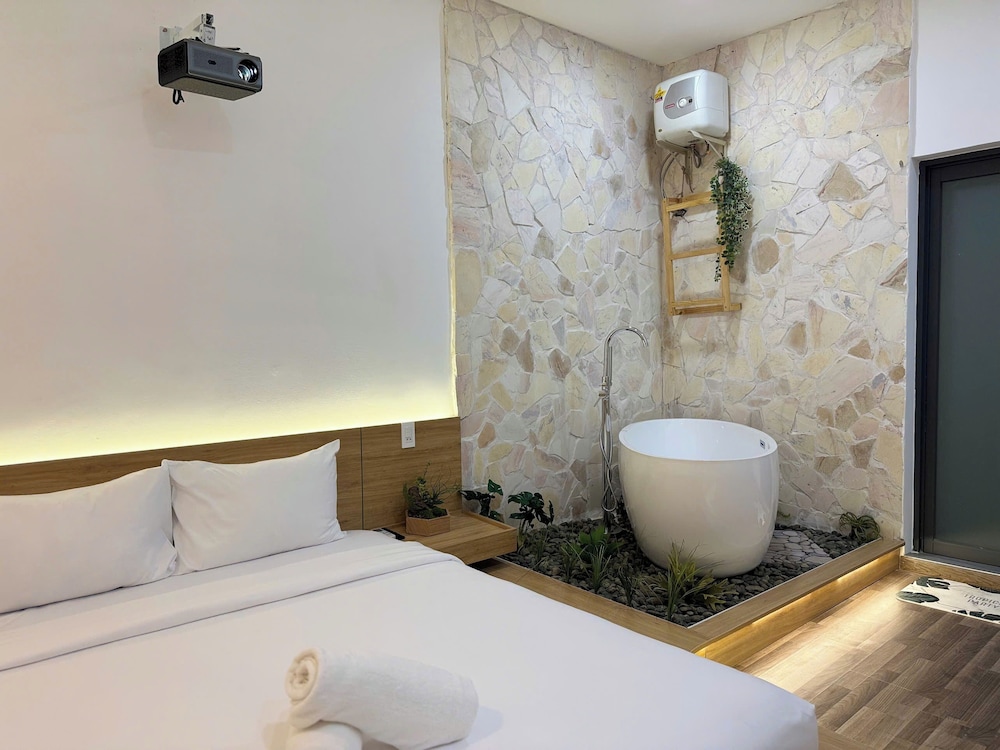 Premier Studio Suite, City View