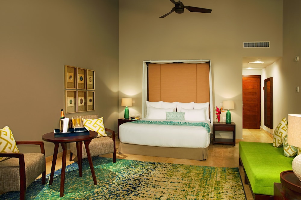 Preferred Club Honeymoon Suite