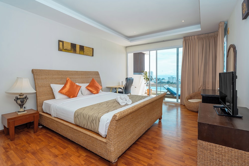 Two Bedroom Suite Seaview with pool access photo 1