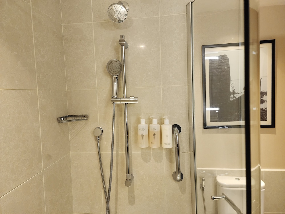 Deluxe Suite, 1 Bedroom - Photo 8