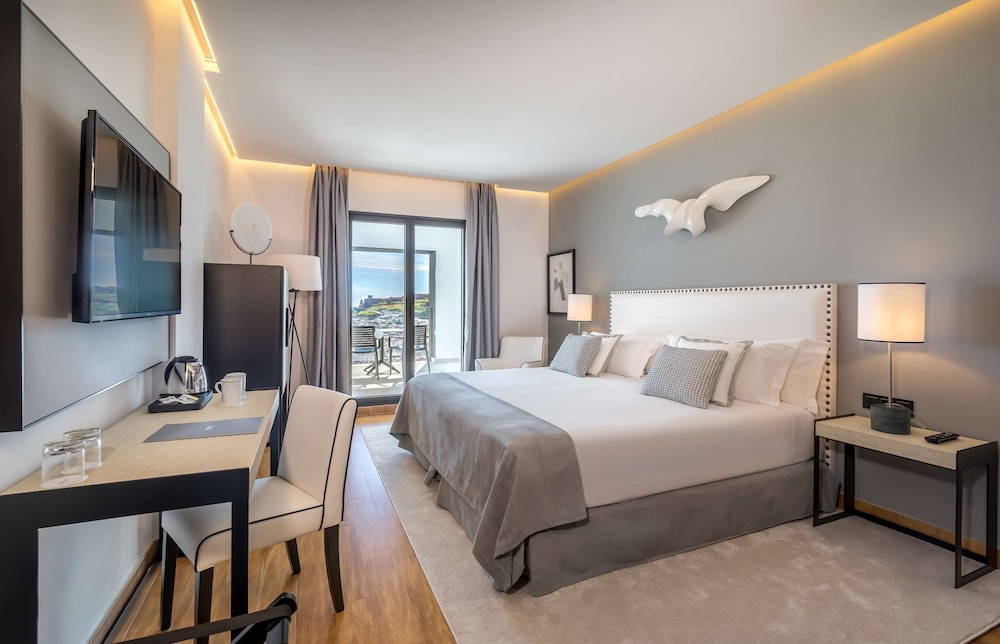 Deluxe Room (Panoramic View) - Photo 2