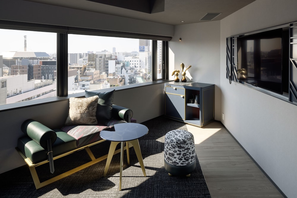 Deluxe Twin Room, Corner (with Washing Machine) - Photo 4