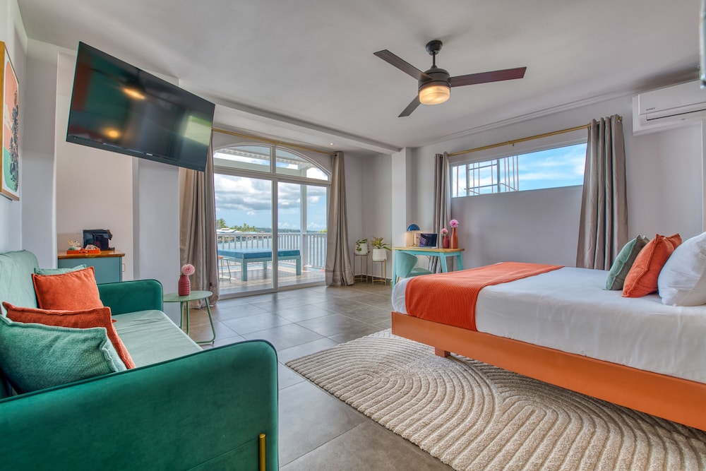 Premium Ocean view king suite photo 1
