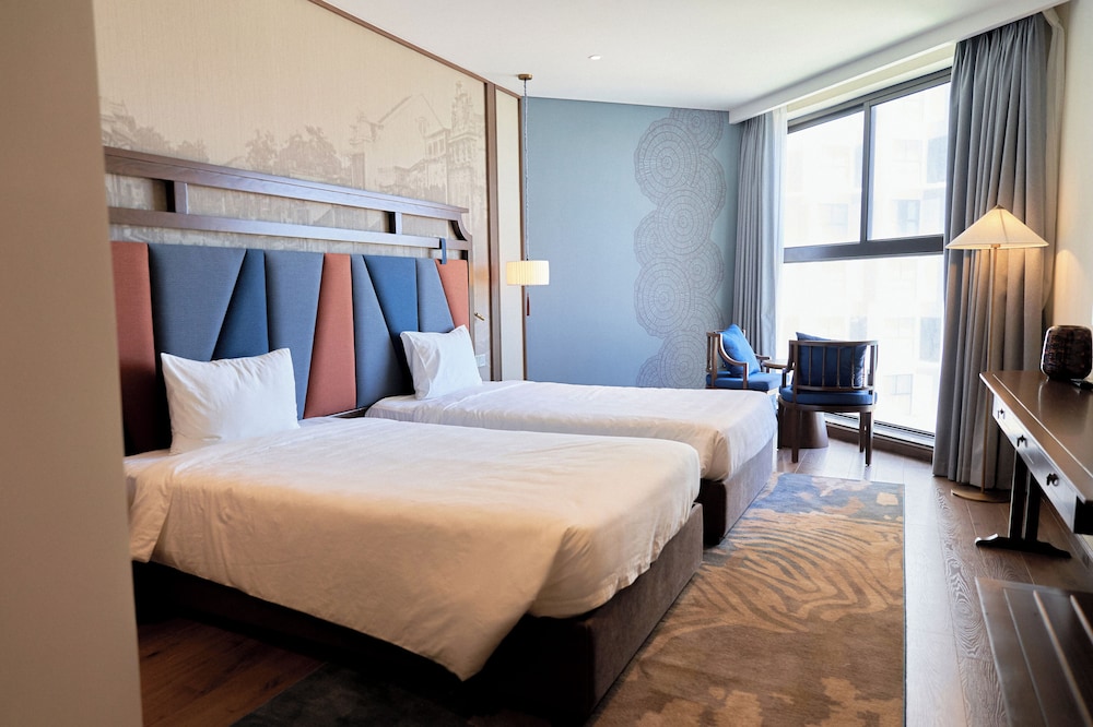 Deluxe Twin Room, Pool View