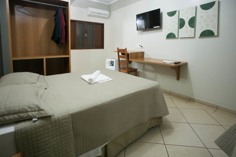 Standard Room, Multiple Beds photo 3