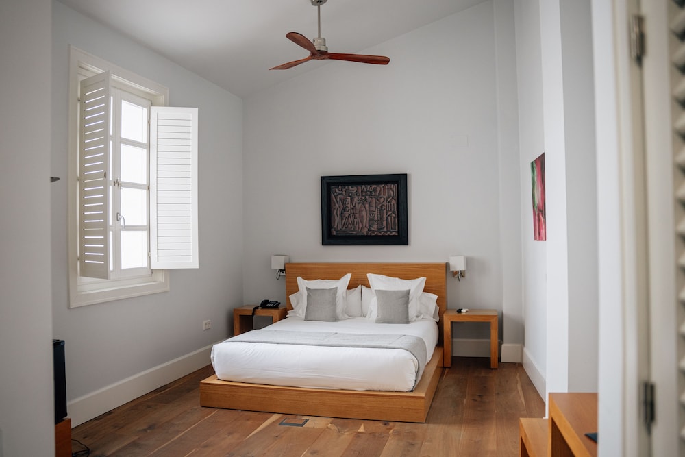 Premium Room - Photo 28