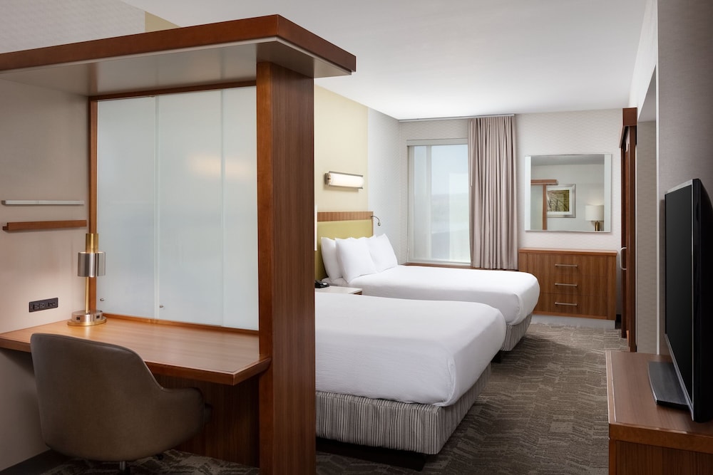 Suite, 2 Queen Beds photo 2