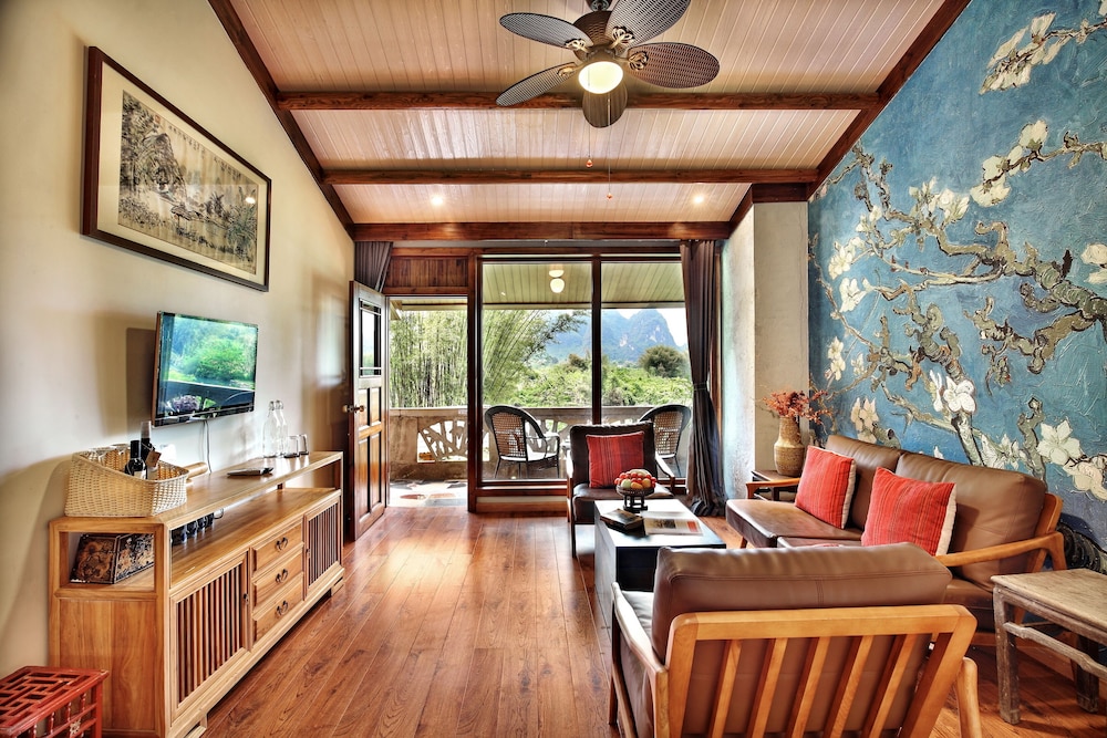 Deluxe Family Suite photo 1