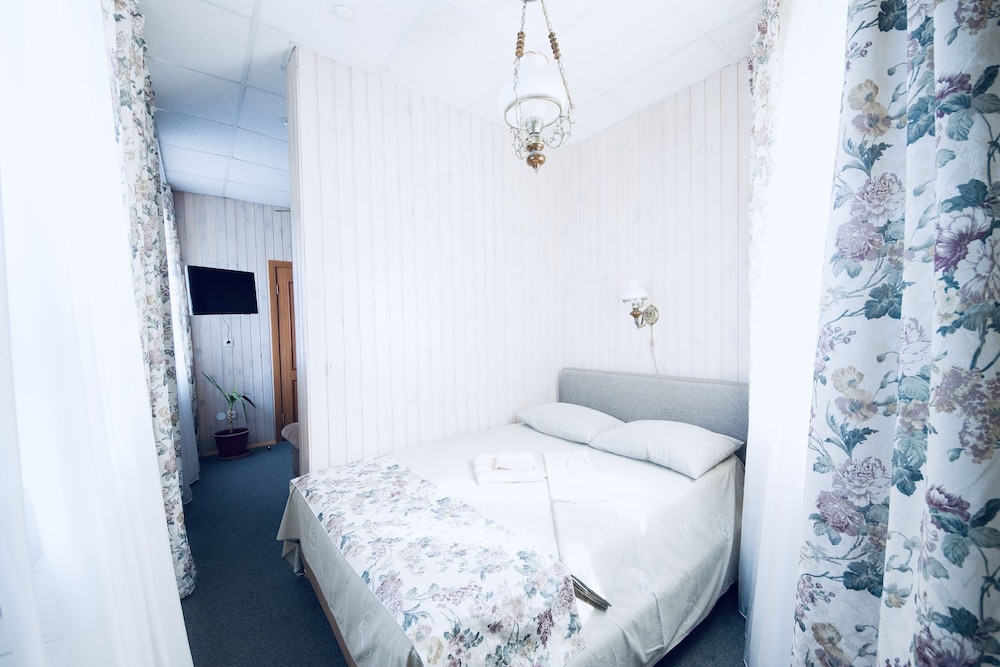 Comfort Room, 1 Queen Bed, Garden View photo 1