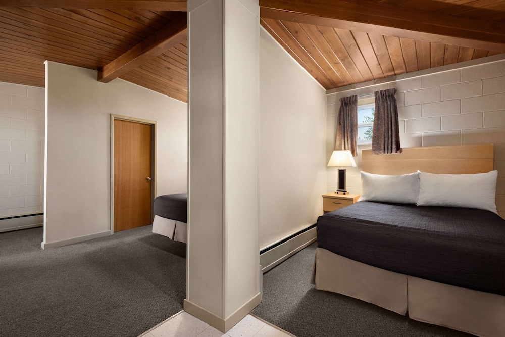 Room, 2 Double Beds, Non Smoking, Kitchenette photo 3