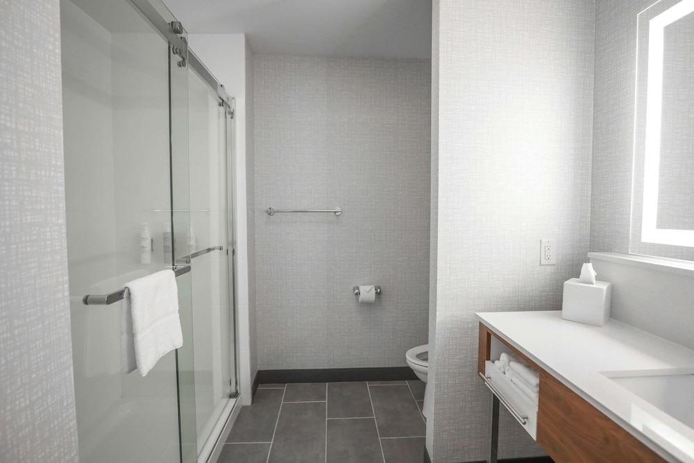 Studio, Accessible, Bathtub (Hearing Accessible) - Photo 10