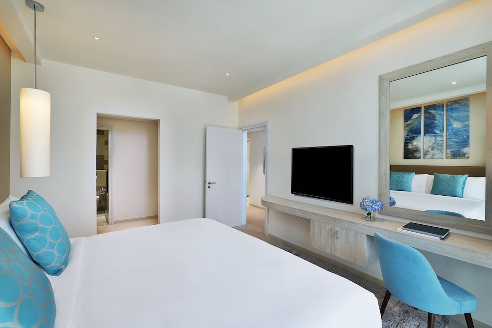 Superior 1 Bedroom Sea View Apartment with Balcony,Executive Lounge Access,Free DXB Airport Transfer photo 3