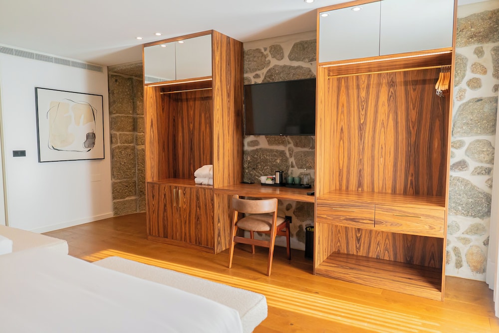 Deluxe Double or Twin Room - Photo 5