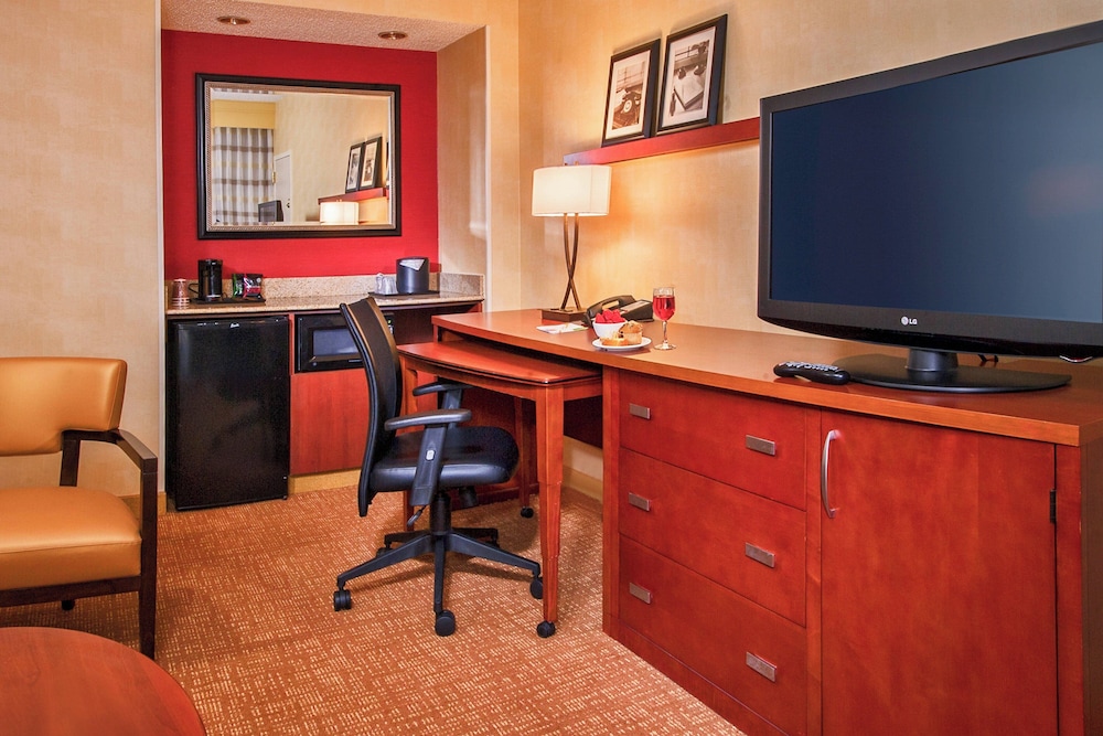 Suite, 2 Double Beds - Photo 2