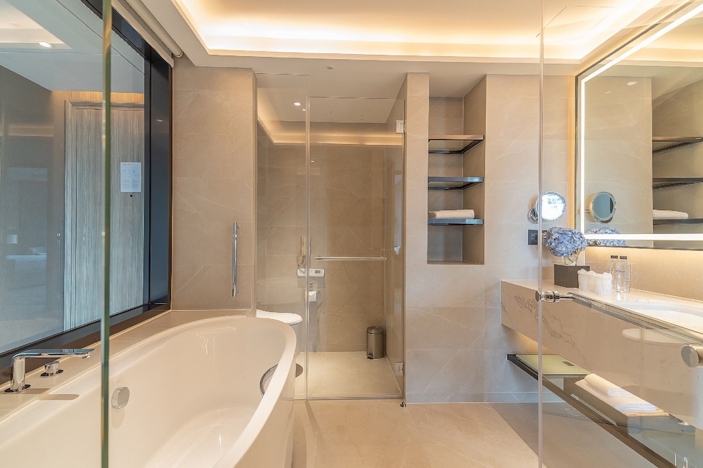 Executive Suite thumbnail 5