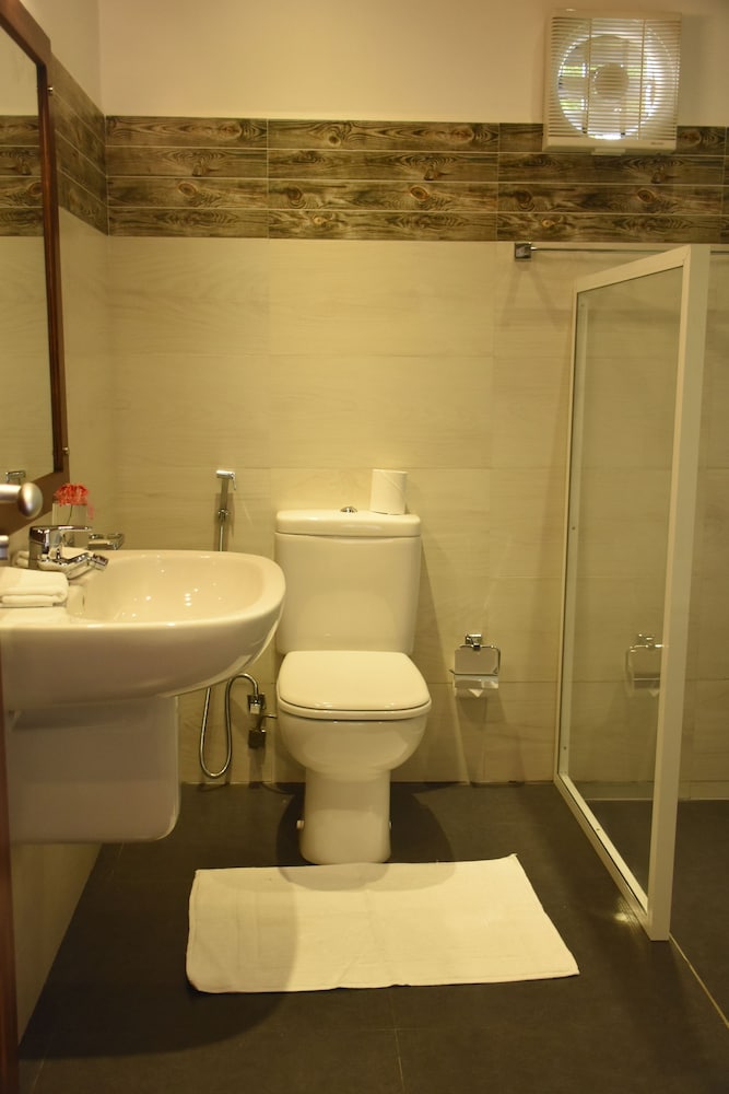 Standard Double Room, 1 King Bed, Private Bathroom photo 3