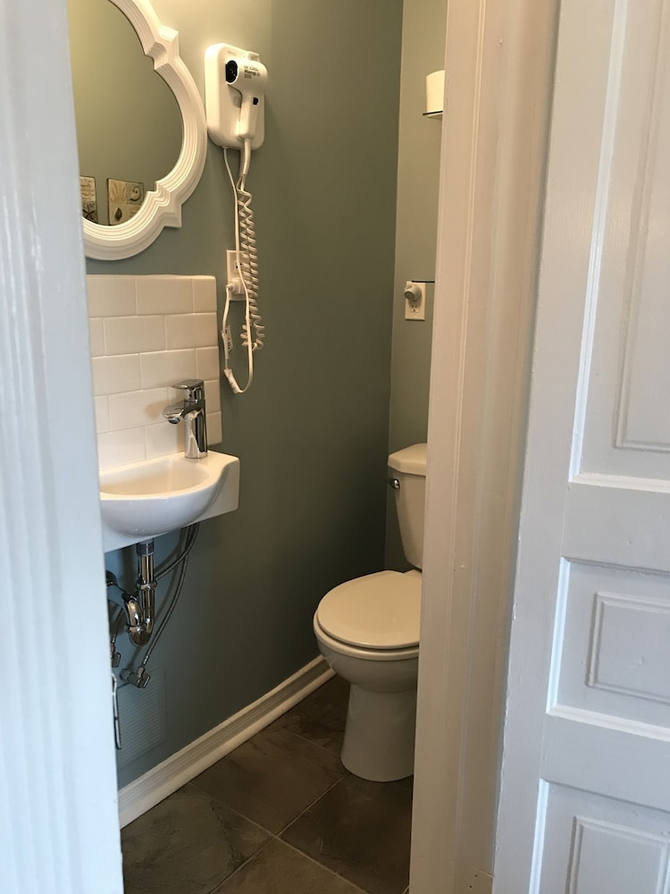 Basic Room, Ensuite (Caesar)