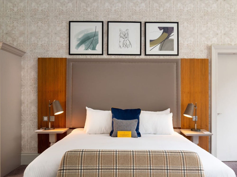 Premium Room, 1 King Bed - Photo 3
