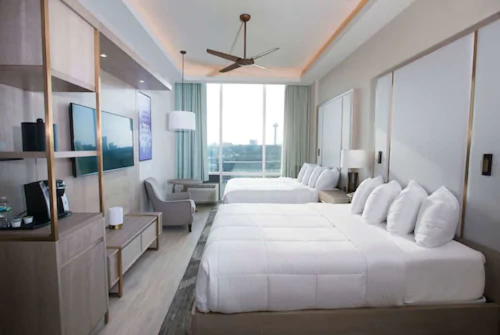 Suite, 2 Queen Beds (Skyline View, Sky Floor) - Photo 3