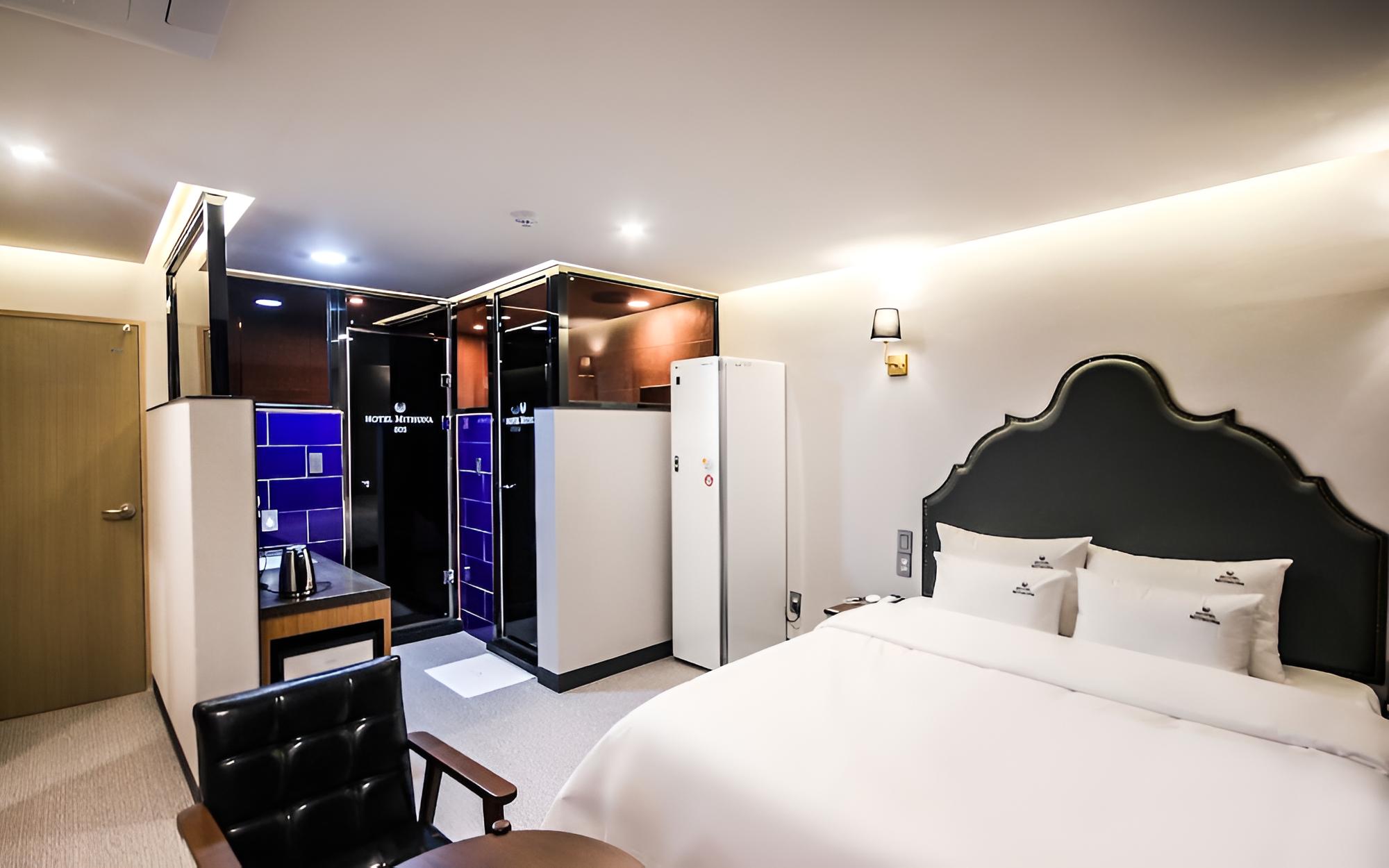 Room (Standard Room) - Photo 12