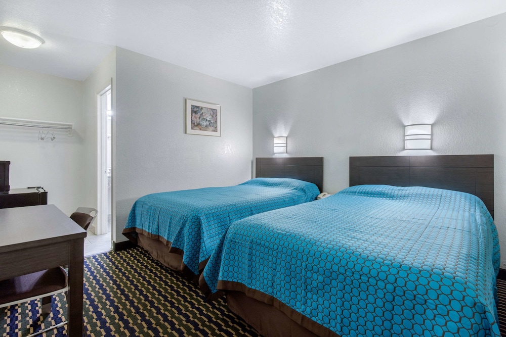 Standard Room, 2 Double Beds, Smoking photo 1