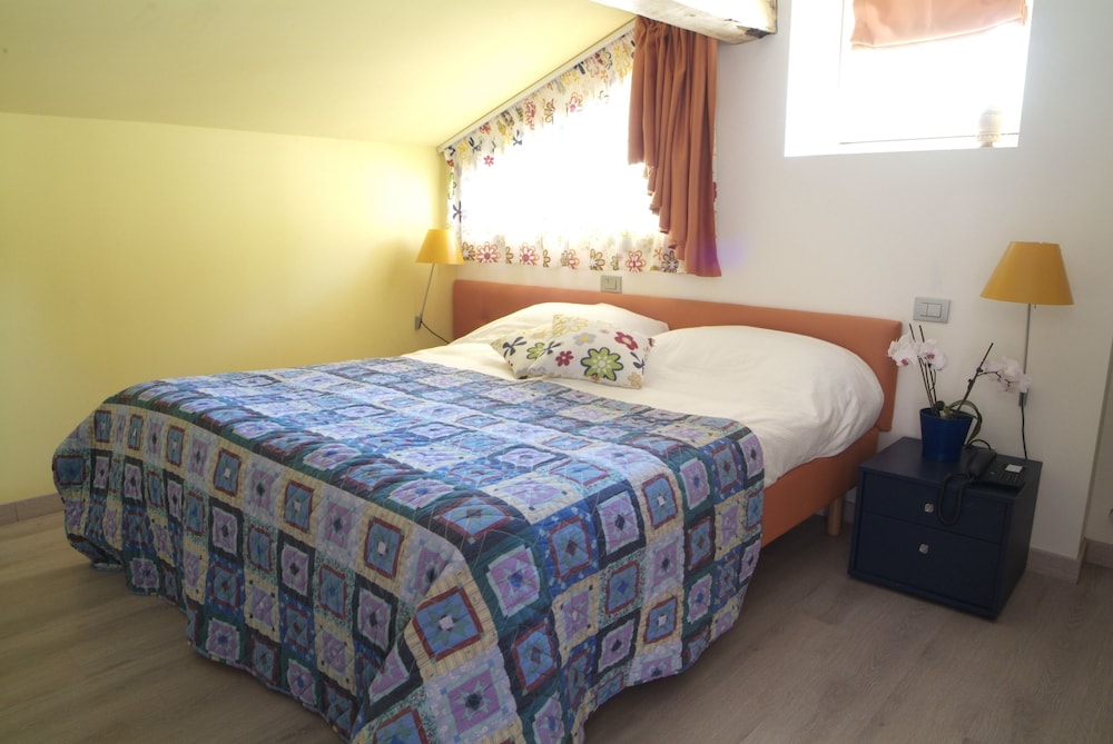 Standard Single Room, 2 Twin Beds photo 1