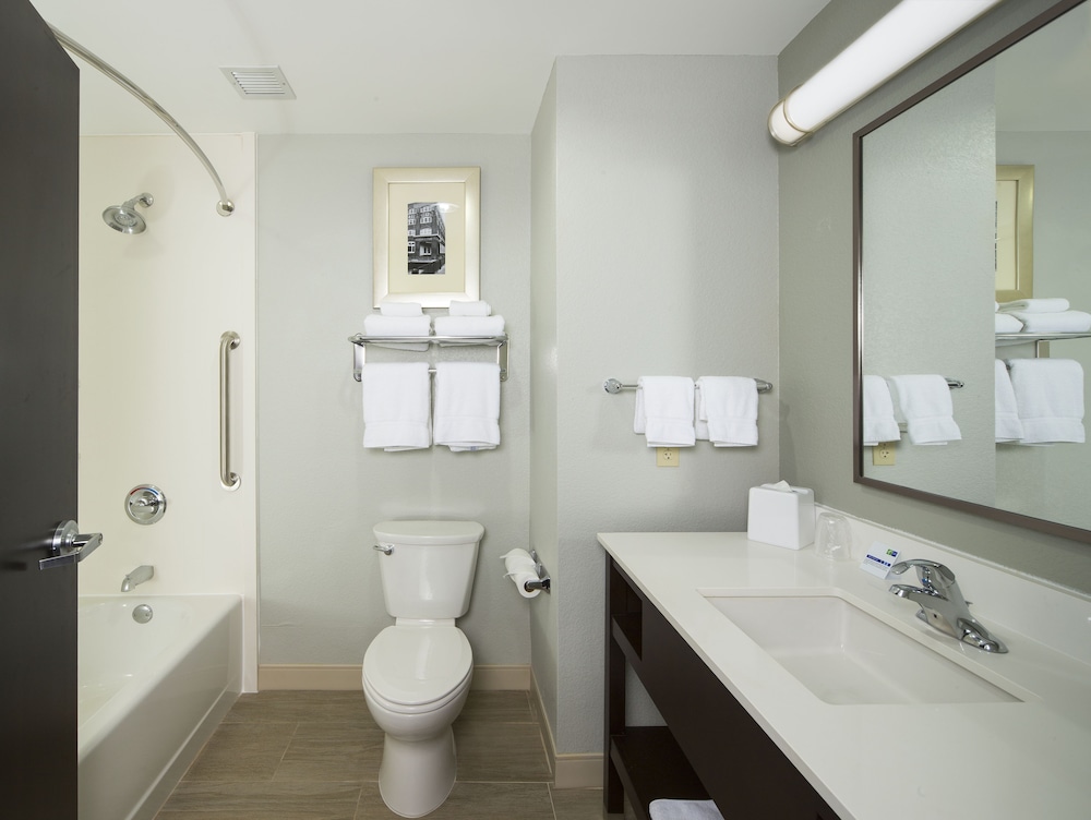 Holiday Inn Express & Suites Oklahoma City Downtown - Bricktown by IHG, Photo 5