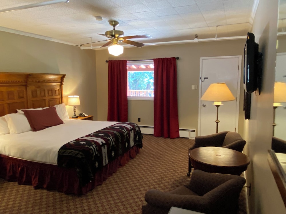 Deluxe Single Room, 1 King Bed, Mountain View photo 1