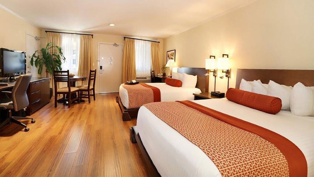 Suite, Non Smoking, Refrigerator & Microwave (2 Queen Beds) - Photo 1