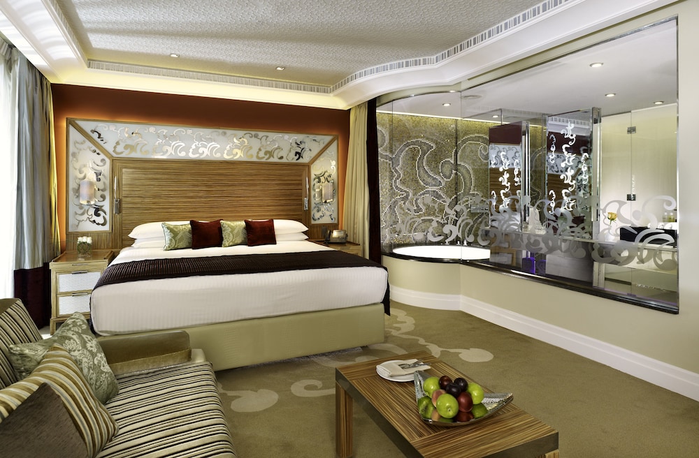 Club Suite, 1 King Bed, Accessible, Club Lounge Access