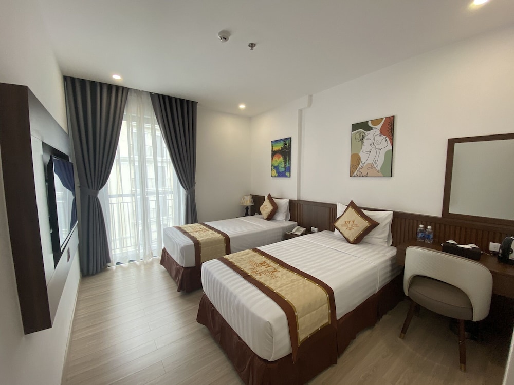 Deluxe Twin Room, City View